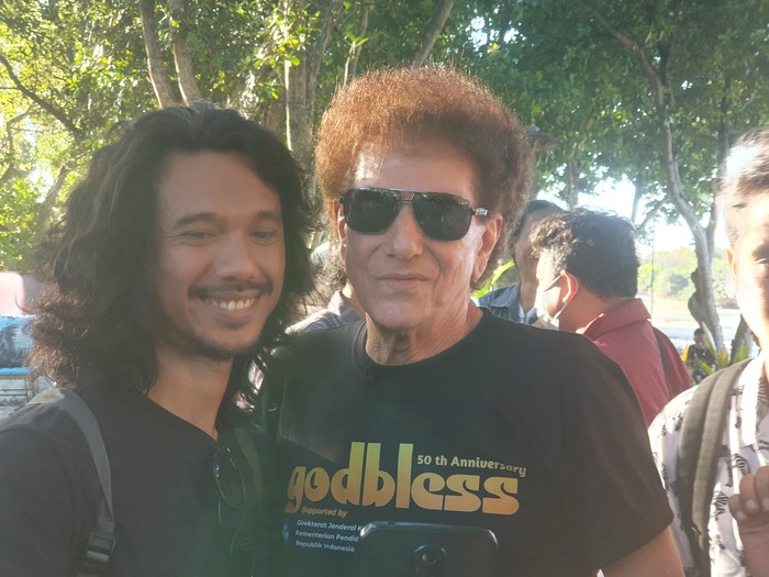 Vokalis God Bless Ahmad Albar seusai konferensi pers Anthology 50th Anniversary di Kekeb Restaurant, Nusa Dua, Badung, Jumat (21/7/2023). (Ronatal Siahaan/detikBali)