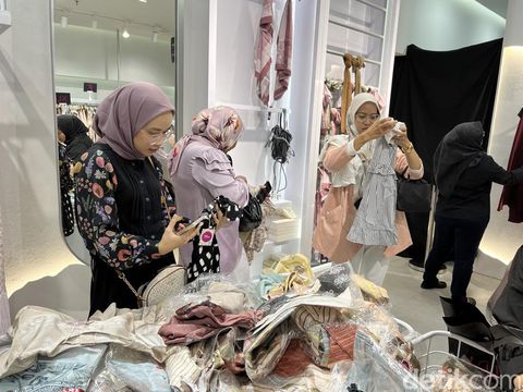 Warehouse sale Aleza Label di FX Sudirman mulai dari tanggal 21 Juli 2023 hingga 31 Juli 2023.