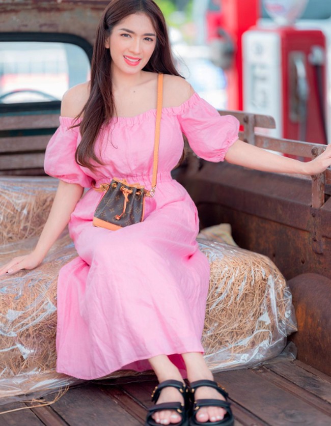 Angel Karamoy pernah menikah dengan Steven McJames Rumangkang pada 2007. Pesinetron itu bercerai pada 2016.  Foto: Dok. Instagram @realangelkaramoy