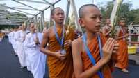 Ritual Bakti Yatra dari Candi Mendut menuju Candi Borobudur diikuti sekitar 5.000 Umat Buddha dari DIY dan Jawa Tengah serta perwakilan-perwakilan Umat Buddha dari seluruh Indonesia. 