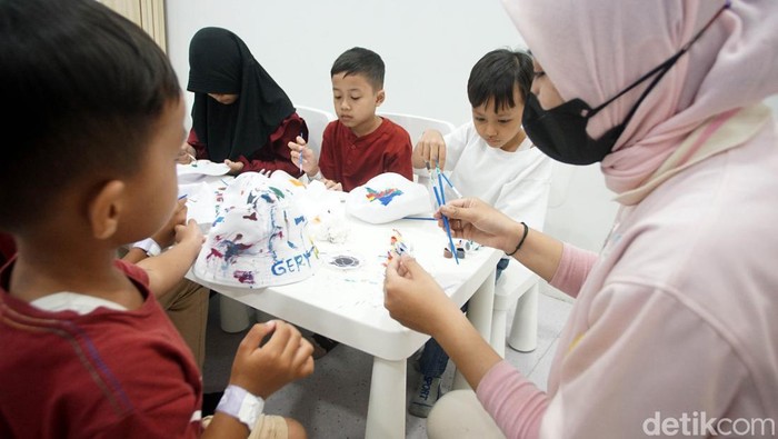 Bermain Sambil Belajar Bersama di βDunia Si Kecilβ Sambut HAN 2023 Sebagai bentuk apresiasi Hari Anak Nasional (HAN) 2023 sebuah acara bertajuk βDunia Si Kecilβ digelar di Play βNβ Learn, Emporium Pluit Mall, Jakarta. Ini keseruannya.