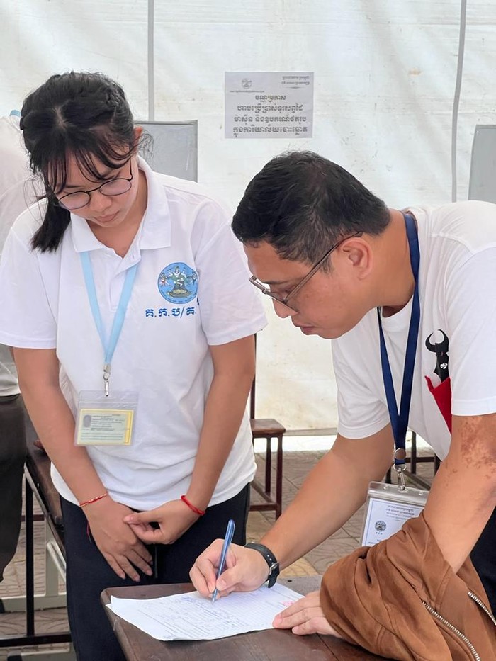Brando Susanto Ditugaskan PDIP Pantau Pemilu di Kamboja Sekretaris DPC PDI Perjuangan Jakarta utaraΒ Brando Susanto mewakili PDI Perjuangan. Begini momennya.