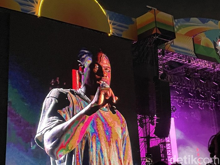 Daniel Caesar di We The Fest 2023