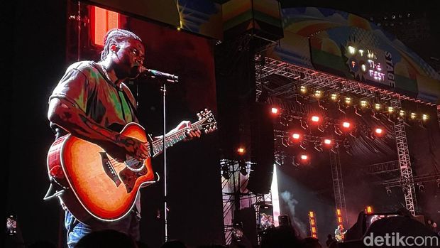 Daniel Caesar di We The Fest 2023