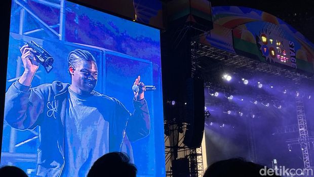 Daniel Caesar di We The Fest 2023