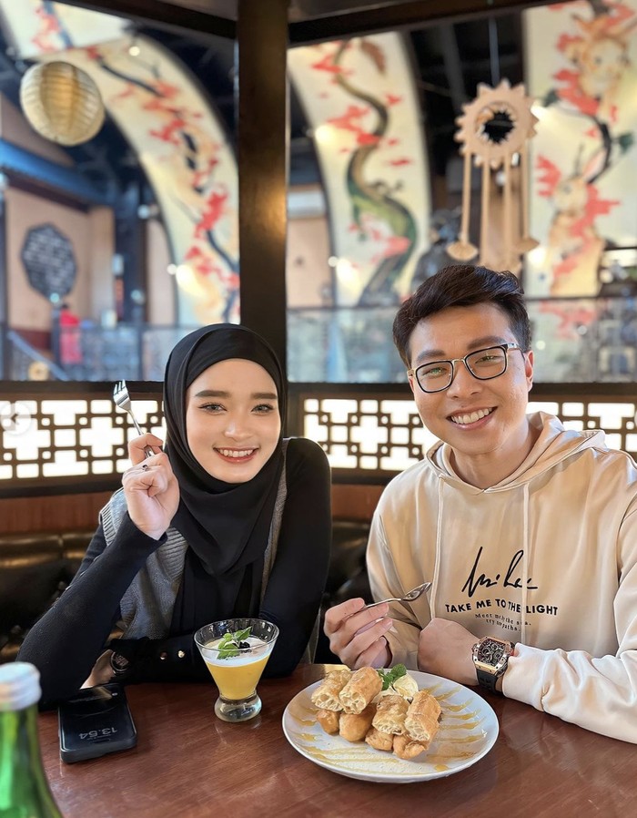 dr. Richard Lee Makan Mie Instan hingga Lontong Sayur Saat di Eropa