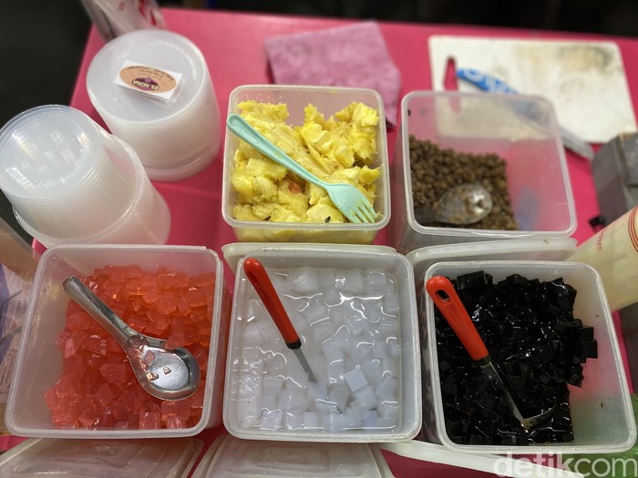 Street Food 101; Es Nona 88 Pontianak, sajian es khas Pontianak yang bisa dicoba di Taman Sunter Indah