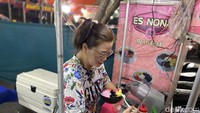 Pilihan es di Taman Sunter Indah memang beragam. Namun, kamu tak boleh melewatkan es segar khas Pontianak satu ini. Foto: detikFood/Yenny Mustika Sari