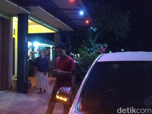 Khawatir Gempa Susulan, Warga Pacitan Bertahan di Luar Rumah