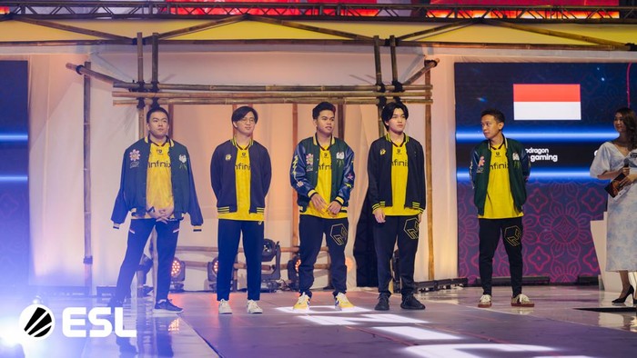 Jadwal grand final ESL Snapdragon Mobile Legends: Bang Bang Pro Series digelar hari ini. Onic Esports, sebagai tim pertama yang mengisi slot tersebut, masih menunggu lawannya antara Bigetron Alpha atau AP Bren.