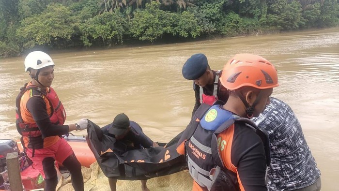Jasad kakek 98 tahun yang hanyut di Sungai Merangin dievakuasi tim SAR