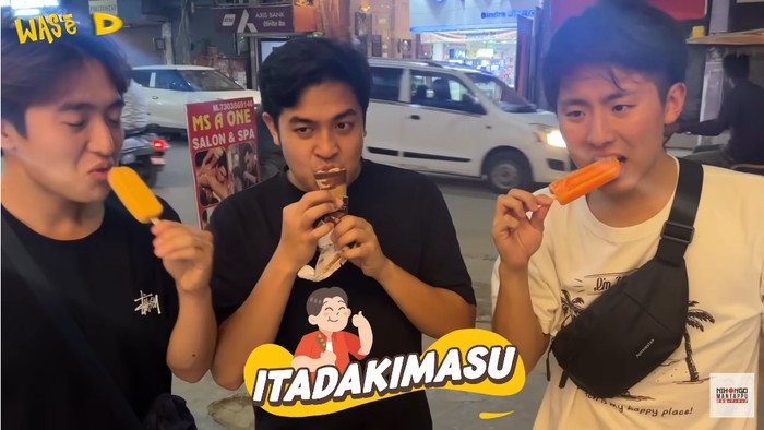 Jerome Polin Jerome Polin kulineran kaki lima di India