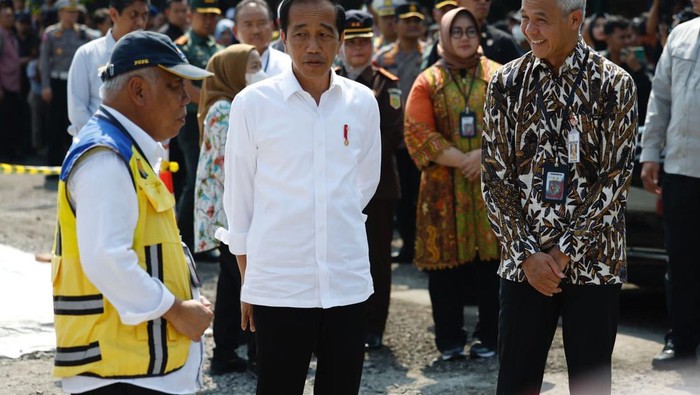 Jokowi bersama Ganjar Pranowo dan Basuki Hadimuljono.