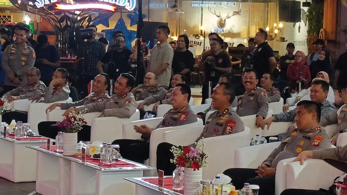 Kapolri Jenderal Listyo Sigit Prabowo saat hadiri Grand Final Stand-up Comedy pada HUT Bhayangkara ke-77.