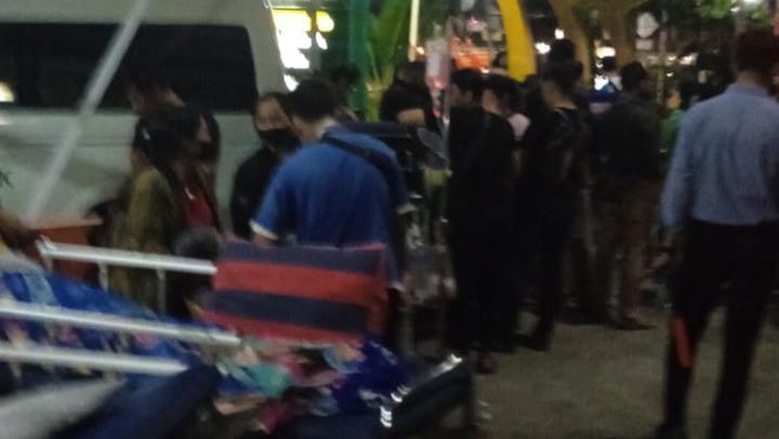 Kobaran api yang membakar bagian dapur RS Hermina Depok sudah padam. Petugas pemadam kebakaran (damkar) yang berjibaku memadamkan api sekitar 50 petugas.