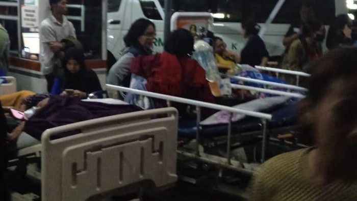Kobaran api yang membakar bagian dapur RS Hermina Depok sudah padam. Petugas pemadam kebakaran (damkar) yang berjibaku memadamkan api sekitar 50 petugas.