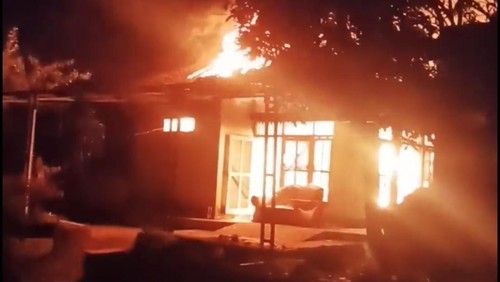 Kebakaran hebat yang menghanguskan rumah warga di Banjar Mandar, Desa Cupel, Kecamatan Negara, Kabupaten Jembrana, Minggu (23/7/2023).