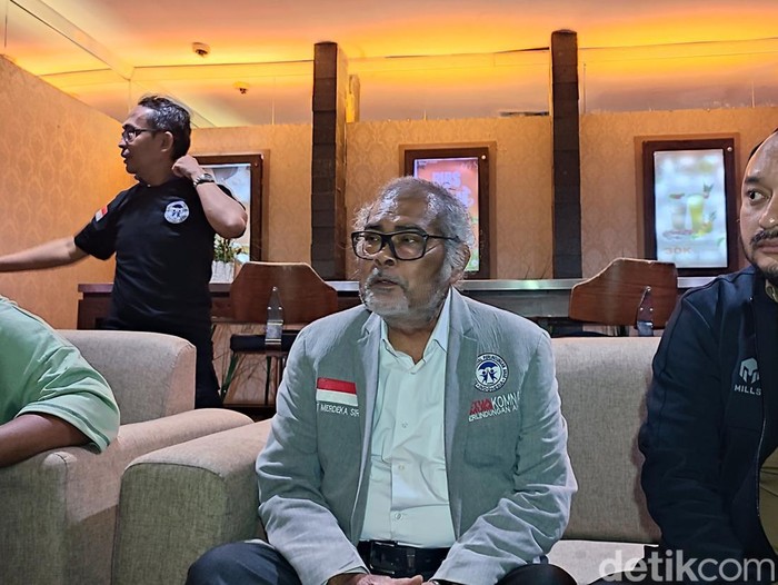Ketua Komnas PA Arist Merdeka Sirait dalam konferensi pers Hari Anak Nasional 2023 di Semarang, Minggu (23/7/2023).