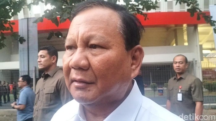 Ketum Gerindra Prabowo Subianto usai Harlah PKB di Stadion Manahan Solo, Minggu (23/7/2023).