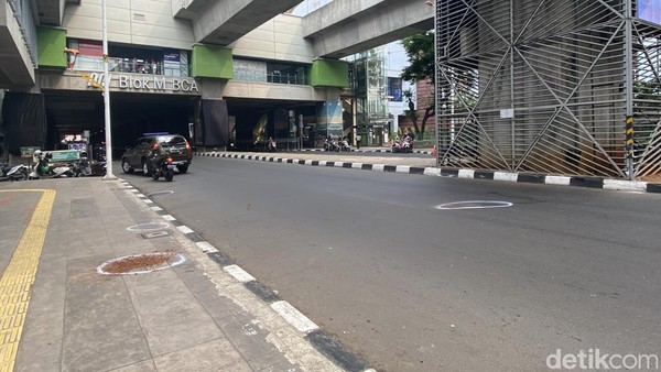 Kesaksian Warga soal Pemotor Tewas Usai Tabrak Tiang MRT Blok M