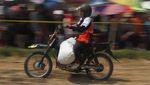 Melihat Lomba Grasstrack Ojek Pengangkut Gabah di Ngawi