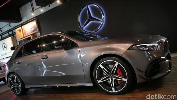Mercedes-AMG A45s