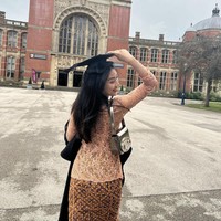 Tak banyak yang tahu jika Mezzaluna, putri Bimbim Slank menempuh pendidikan di Inggris. Dia baru saja lulus dari University of Birmingham. Foto: Dok. Instagram/@mezzaluna