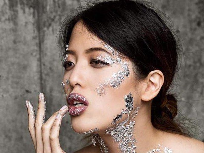 Fan-Pei yang mengaku sempat ‘cinta-lokasi’ dengan beberapa tentara dan relawan tak luput dari hujatan. Ia mendapat informasi tentang sebuah grup chat yang mencibirnya. (Foto: Dok. Fanpeicom)