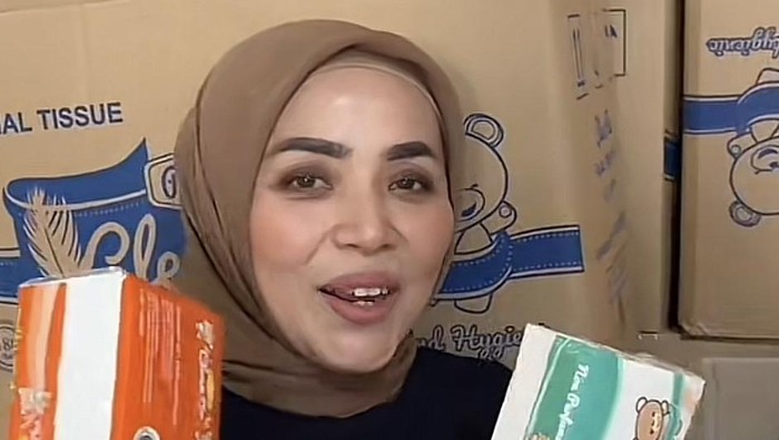 Muzdalifah Kini Jualan Sabun Sachet hingga Tisu