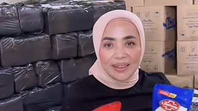 6 Potret Seleb Jualan di TikTok, Muzdalifah Sabun Sachet - Baim Wong Panci