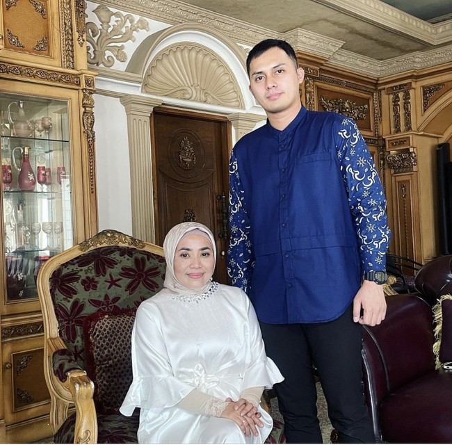 Tak jarang Muzdalifah membagikan momen kebersamaan dengan suami, Fadel Islami, yang kini menjadi calon legislatif DPRD. Foto: Instagram @muzdalifah999