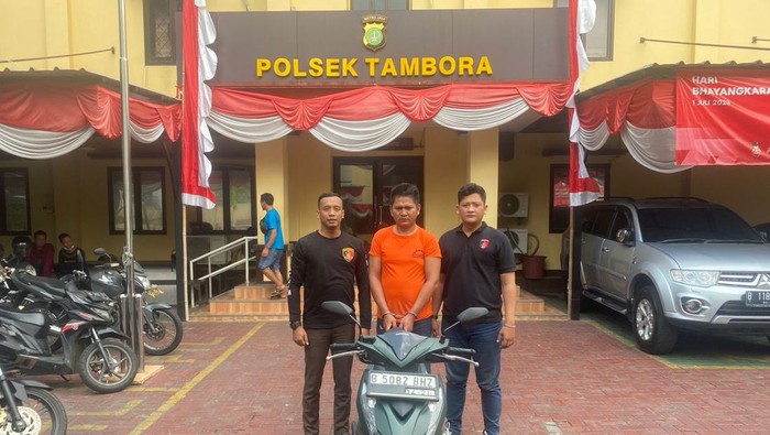 Pelaku pencurian modus pecah kaca mobil