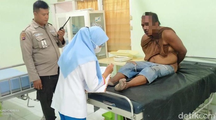 Pencuri kabel tembaga PT Semen Padang babak belur dihajar massa.