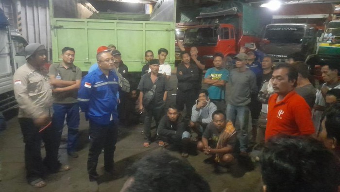 Penumpang Kapal Mutiara Barat Terombang-ambing 24 Jam Tiba di Pelabuhan Tanjung Wangi