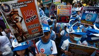 Kegiatan tersebut diikuti oleh ratusan pelajar sekota Surabaya. Aksi ini guna menyerukan berbagai aspirasi diantaranya stop kekerasan pada anak, stop perkawinan usia dini dan stop mempekerjakan anak. ANTARA FOTO/Didik Suhartono