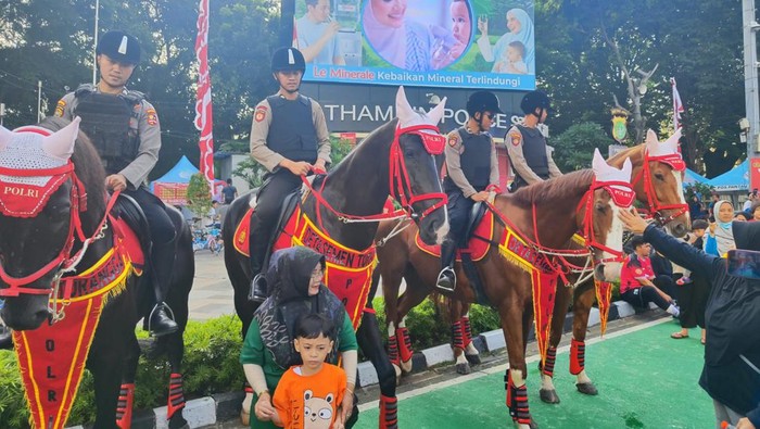 Polisi Berkuda Jadi Primadona Warga di CFD Bundaran HI (Annisa/detikcom)