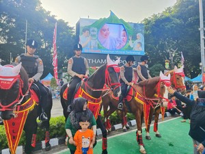 Polisi Berkuda Jadi Primadona Warga di CFD Bundaran HI