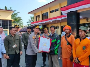 Presiden Jokowi Salurkan Paket Sembako di Bengkulu, Diserahkan Lewat Polisi