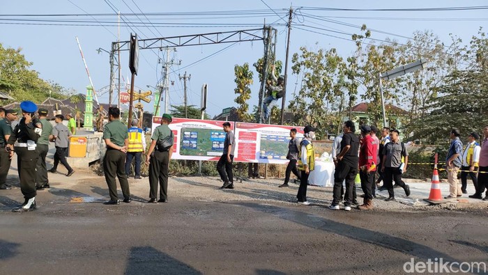 Presiden Jokowi akan cek proyek perbaikan jalan Solo-Purwodadi, Sragen, Minggu (23/7/2023).