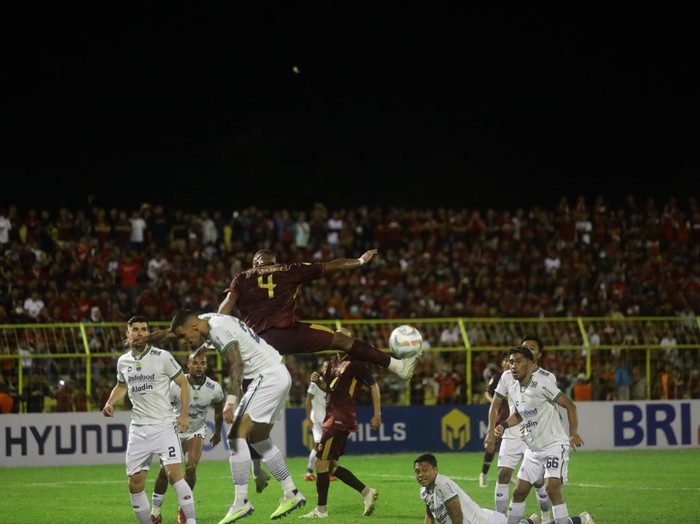 PSM Makassar menang 4-2 atas Persib Bandung di Stadion Gelora BJ Habibie, Parepare pada laga pekan keempat Liga 1 2023/2024.