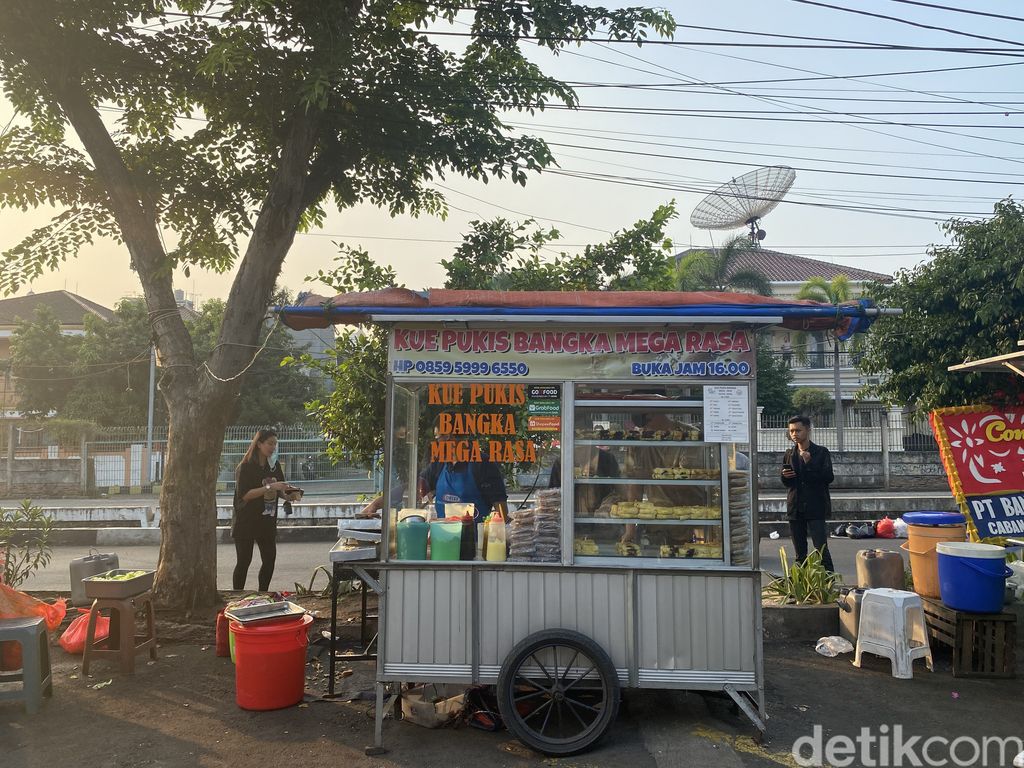 Street Food 101; Pukis Mega Rasa, jajanan kaki lima enak di Taman Sunter Indah