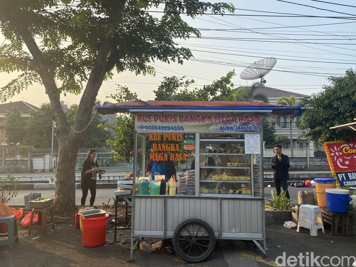 Pukis Mega Rasa Street Food 101; Pukis Mega Rasa, jajanan kaki lima enak di Taman Sunter Indah