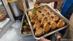 Pukis Khas Bangka yang Empuk Manis Ini Paling Laris di Taman Sunter Indah