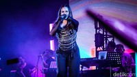 Sekitar pukul 18.15 WIB, Raisa tampil dengan formal full band. Foto: Andhika Prasetia/ detikcom