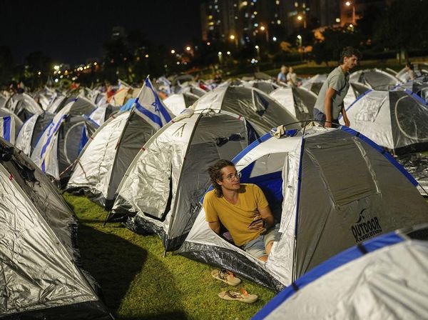 Ribuan Massa Gelar Tenda di Depan Parlemen Israel, Ada Apa?