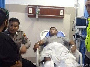 Diteriaki Tabrak Lari, Sopir-Kernet Truk Dihajar Warga