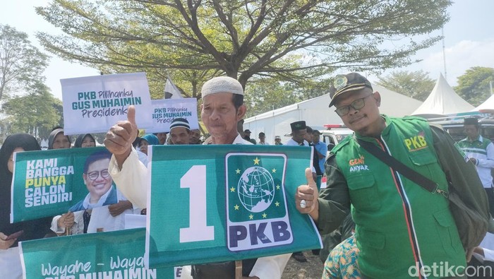 Suasana kader PKB mulai padati Stadion Manahan, Solo, jelang acara Harlah PKB hari ini. (Dwi R/detikcom)