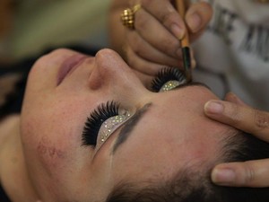 3 Wanita Afghanistan Berbagi Kisah Usai Taliban Larang Salon Kecantikan