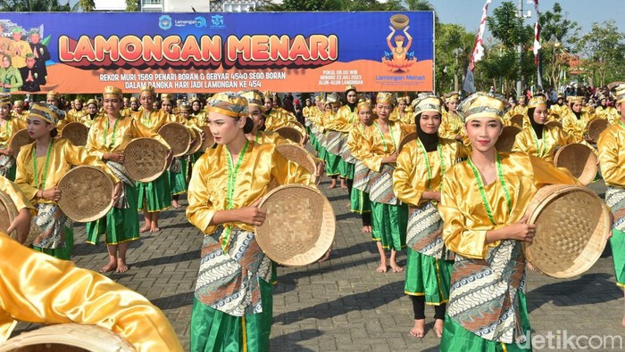 Tari Boran 1.569 Pelajar dan Nasi Boran 4.540 Porsi Pecahkan Rekor MURI