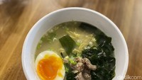 Tenant ramen pun tersedia di Transmart Kidcity yang ada di Graha Raya Bintaro. Di tenant ini kamu bisa menikmati seporsi ramen yang dibanderol mulai dari Rp 31 ribu. Foto: detikcom/Riska Fitria